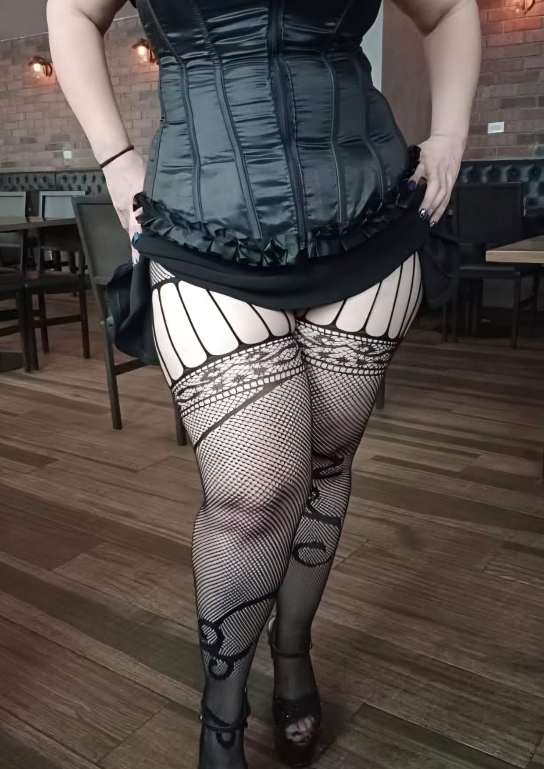 Delia Rangel escort de Monterrey tremenda milf de las señoras más ricas #OxprIOBy