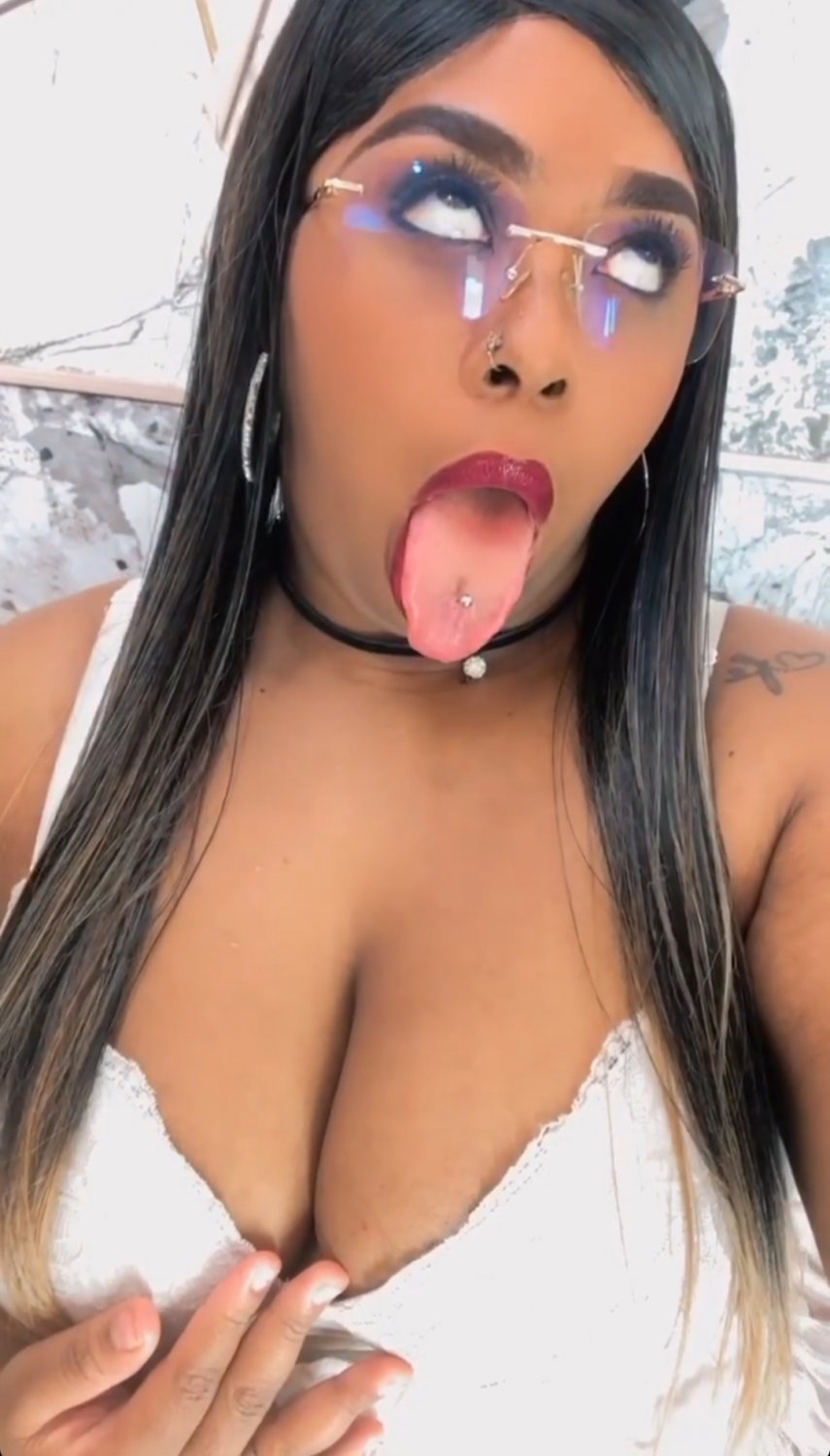 esa hermosura HannyMansonH tiene un culazo y un cuerpazo bien porno muy putica y muy traviesa🥵🔞👅 #LERIHyWN