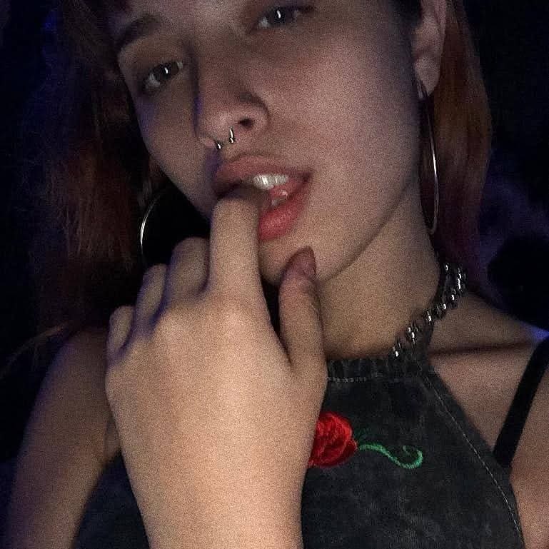 Turrita Argentina fisura se pajea y hace twerk sobre pija #rH9XplTO