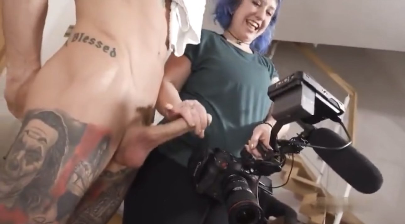 Camera girl gets carried away…. #chGU9LP8